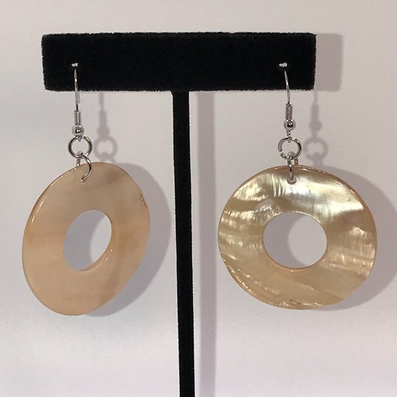 Brown Lip Pearl Doughnut Earrings - Picture 1 of 6
